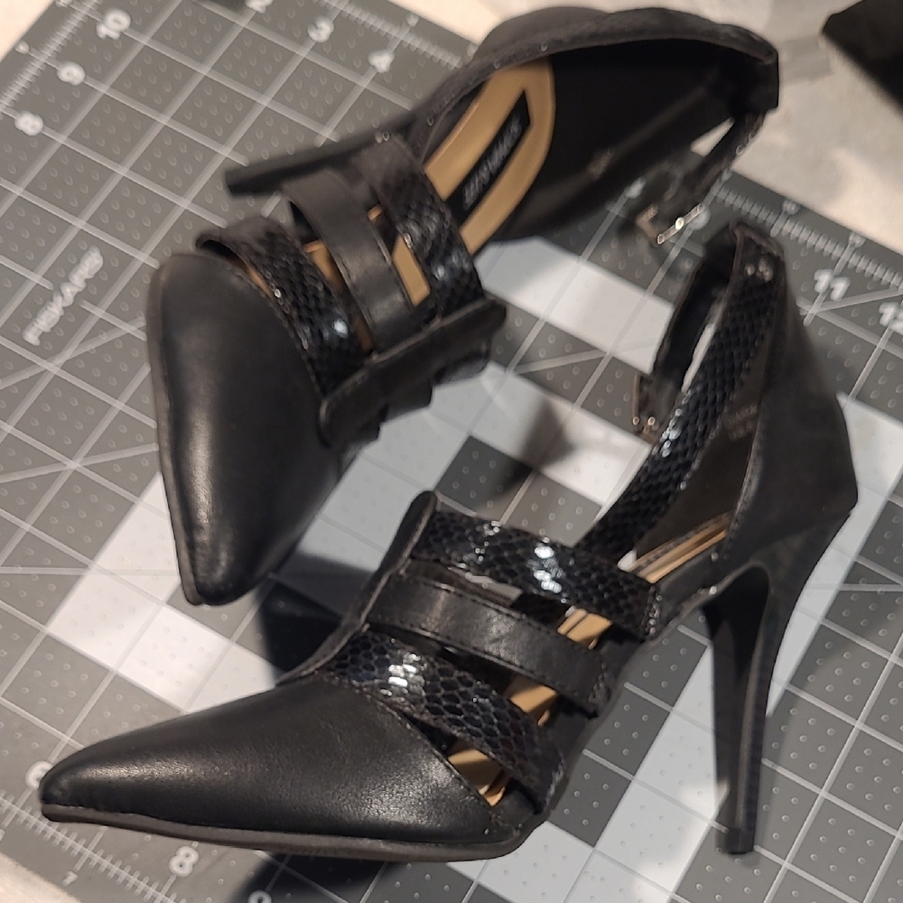 Size 8 Sophia & Lee Black Strappy Stiletto Heels - Picture 15 of 16